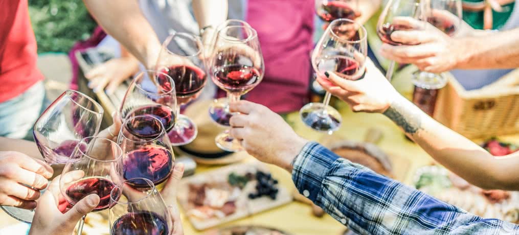 https://www.eventbrite.com/blog/wp-content/uploads/2022/04/group-of-friends-enjoying-picnic-while-drinking-red-wine-and-eating-picture-id681767282.jpg